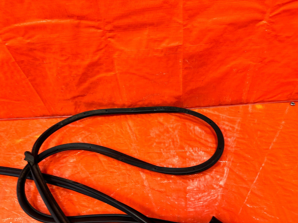 90 97 MAZDA MX 5 MIATA PASSENGER RIGHT   WEATHER STRIP TRIM SEAL GASKET OEM #2677