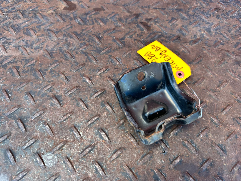 02 10 LEXUS SC430   3UZFE   METAL   ENGINE MOUNTING BRACKET LEFT OR RIGHT OEM 14