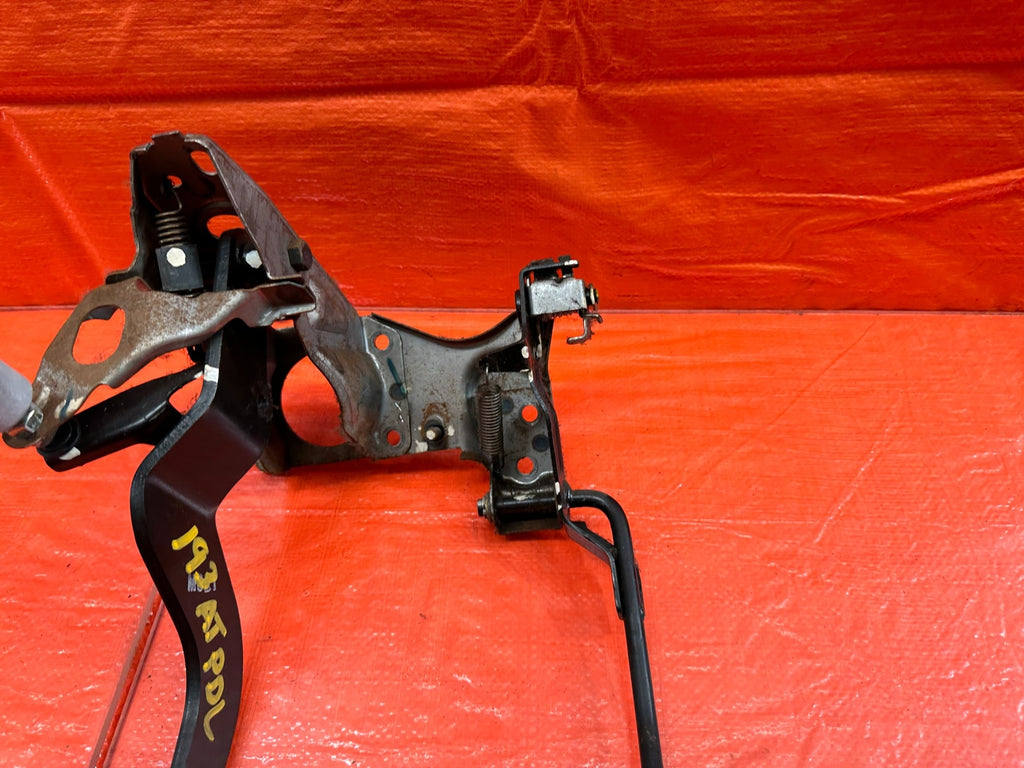 95 97 HONDA ODYSSEY   AUTOMATIC   GAS AND BRAKE PEDAL ASSEMBLY   OEM #1935