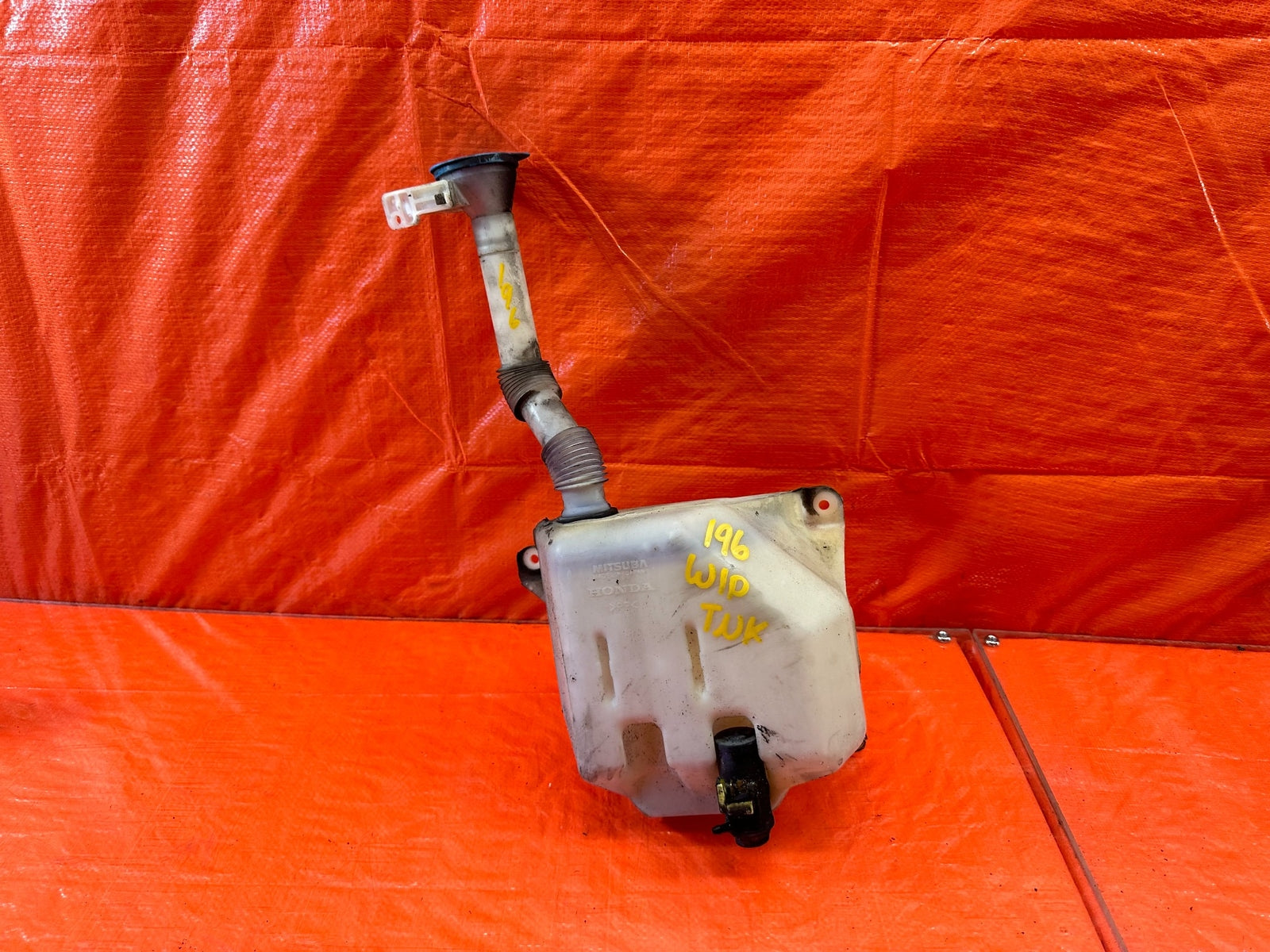04 08 ACURA TSX   WINDSHIELD WIPER RESERVOIR TANK W/ MOTOR   OEM FACTORY #1960