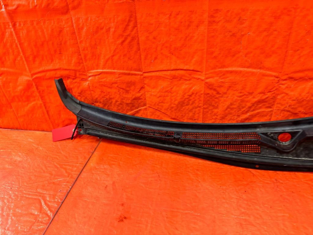 13 16 HYUNDAI GENESIS 2D COUPE   WINDSHIELD WIPER COWL   86150 2M000   OEM #3025