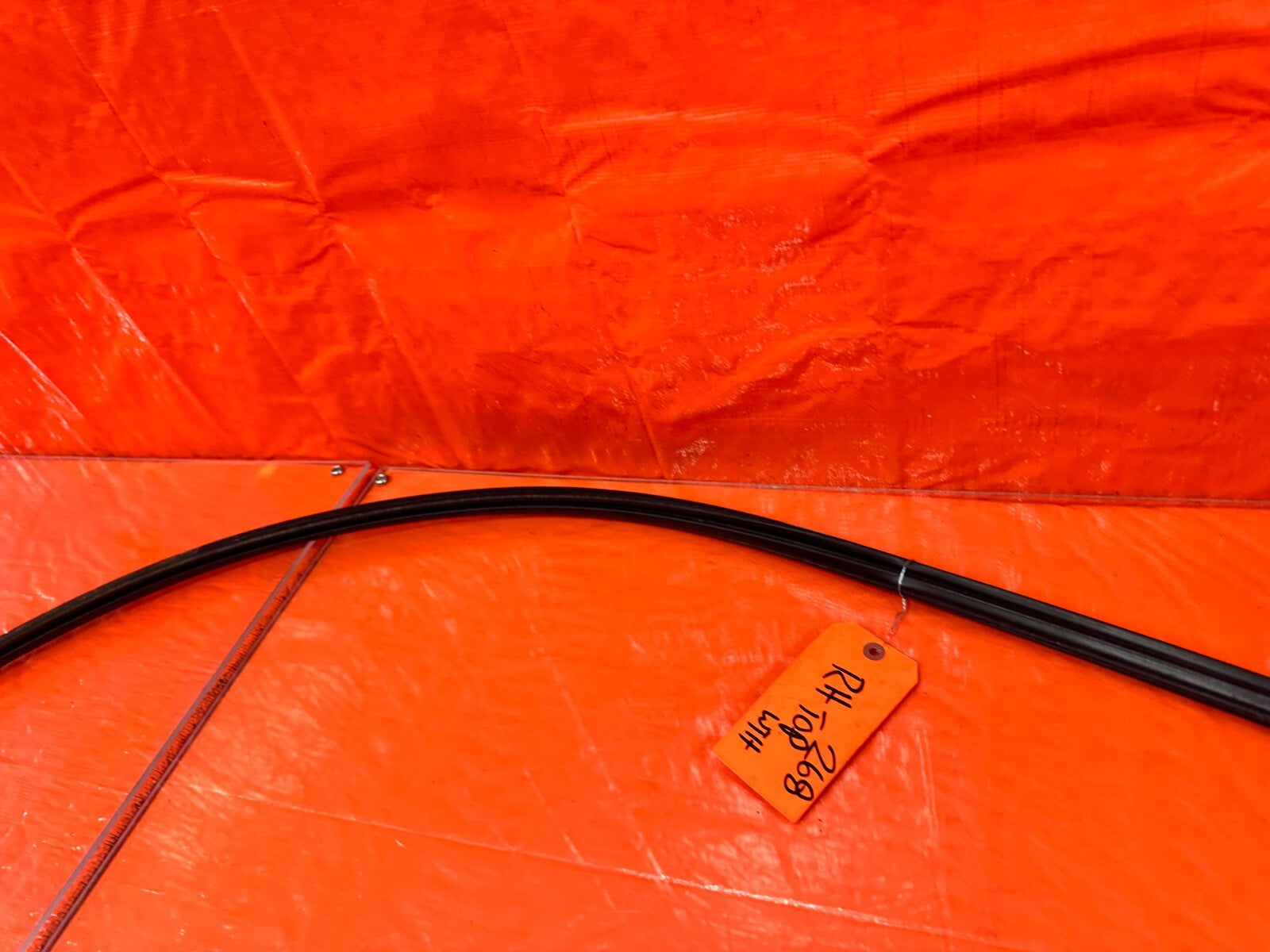 94 01 ACURA INTEGRA 2D   PASSENGER RIGHT TOP OF DOOR WEATHER STRIP OEM #2686