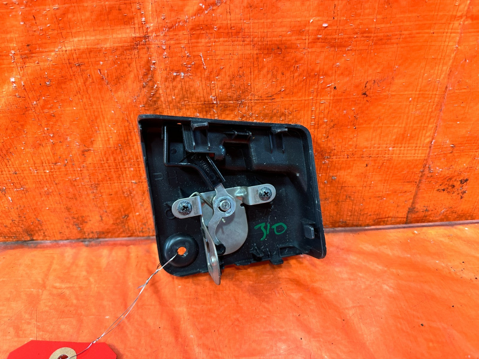 09 15 INFINITI G37 CONVERTIBLE   CONVERTIBLE TOP LATCH RIGHT   OEM 3101