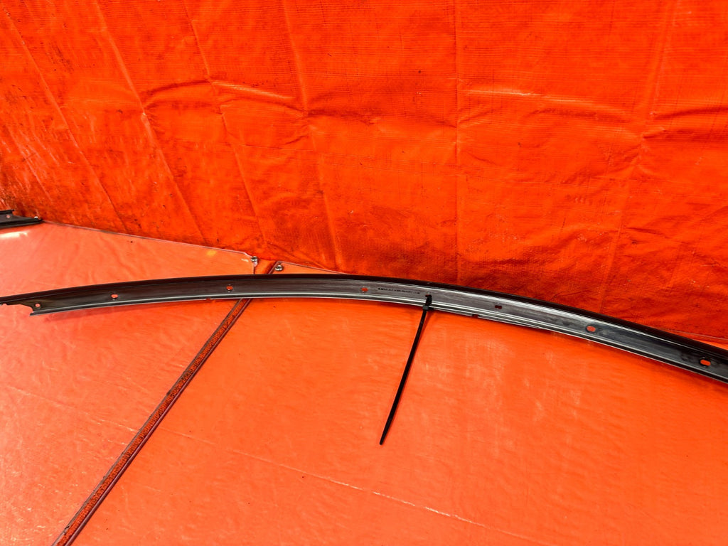 10 16 HYUNDAI GENESIS COUPE PASSENGER RIGHT GLASS WINDOW DRIP MOLDING OEM #3188