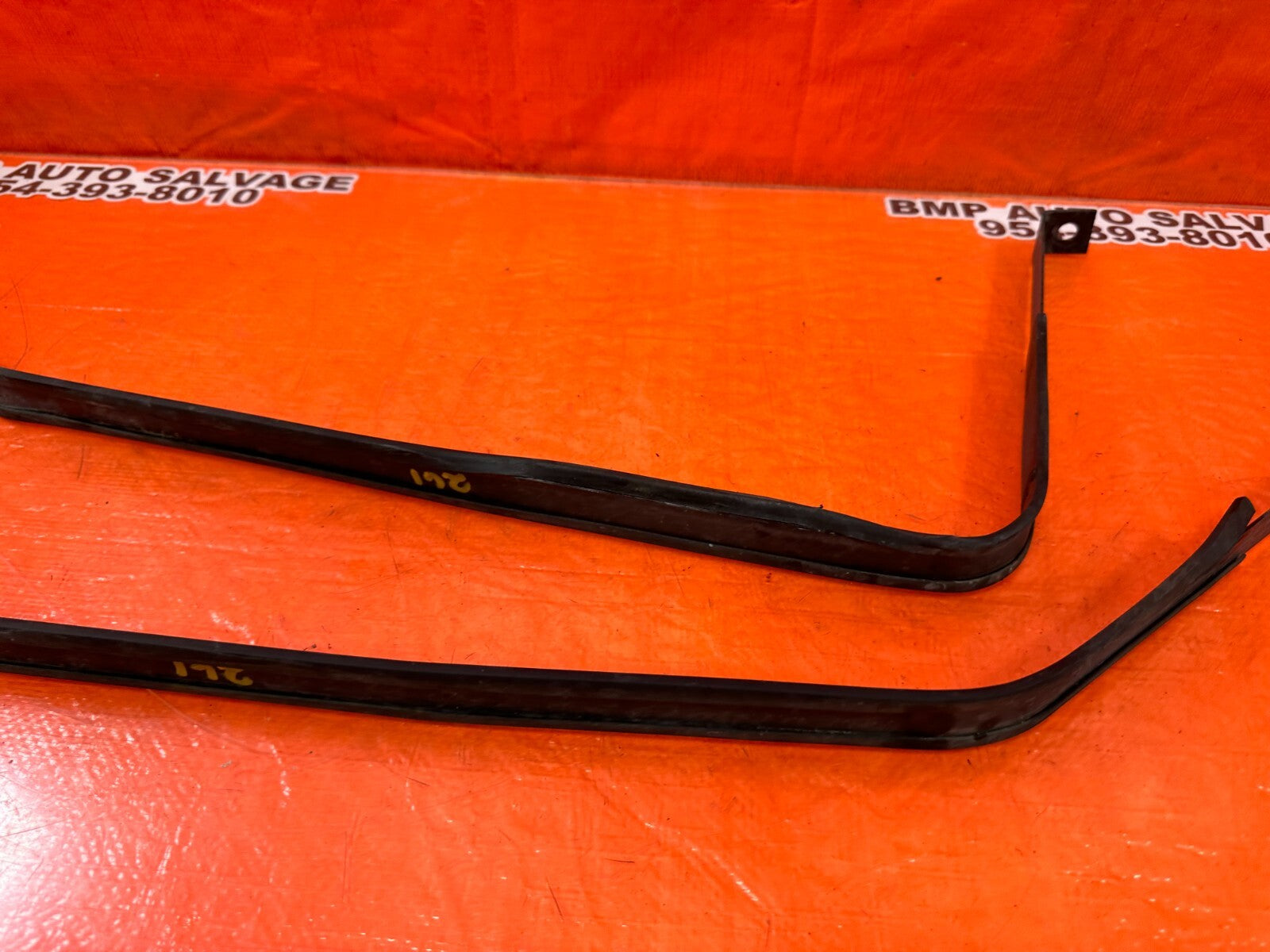 02 10 LEXUS SC430   GAS GASOLINE FUEL TANK MOUNTING STRAPS BAND SET   OEM #2617