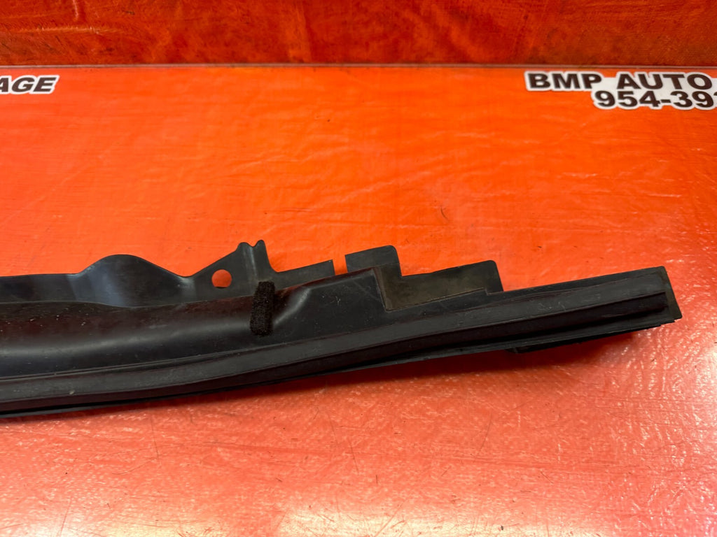 08 15 INFINITI G37 & Q60 COUPE DRIVER LEFT FRONT   FENDER SEAL TRIM GASKET #2452