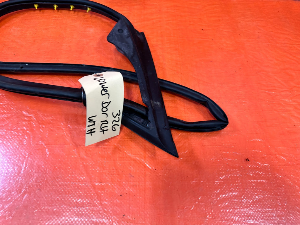 10 16 HYUNDAI GENESIS COUPE RIGHT LOWER DOOR WEATHER STRIP RUBBER SEAL 3261