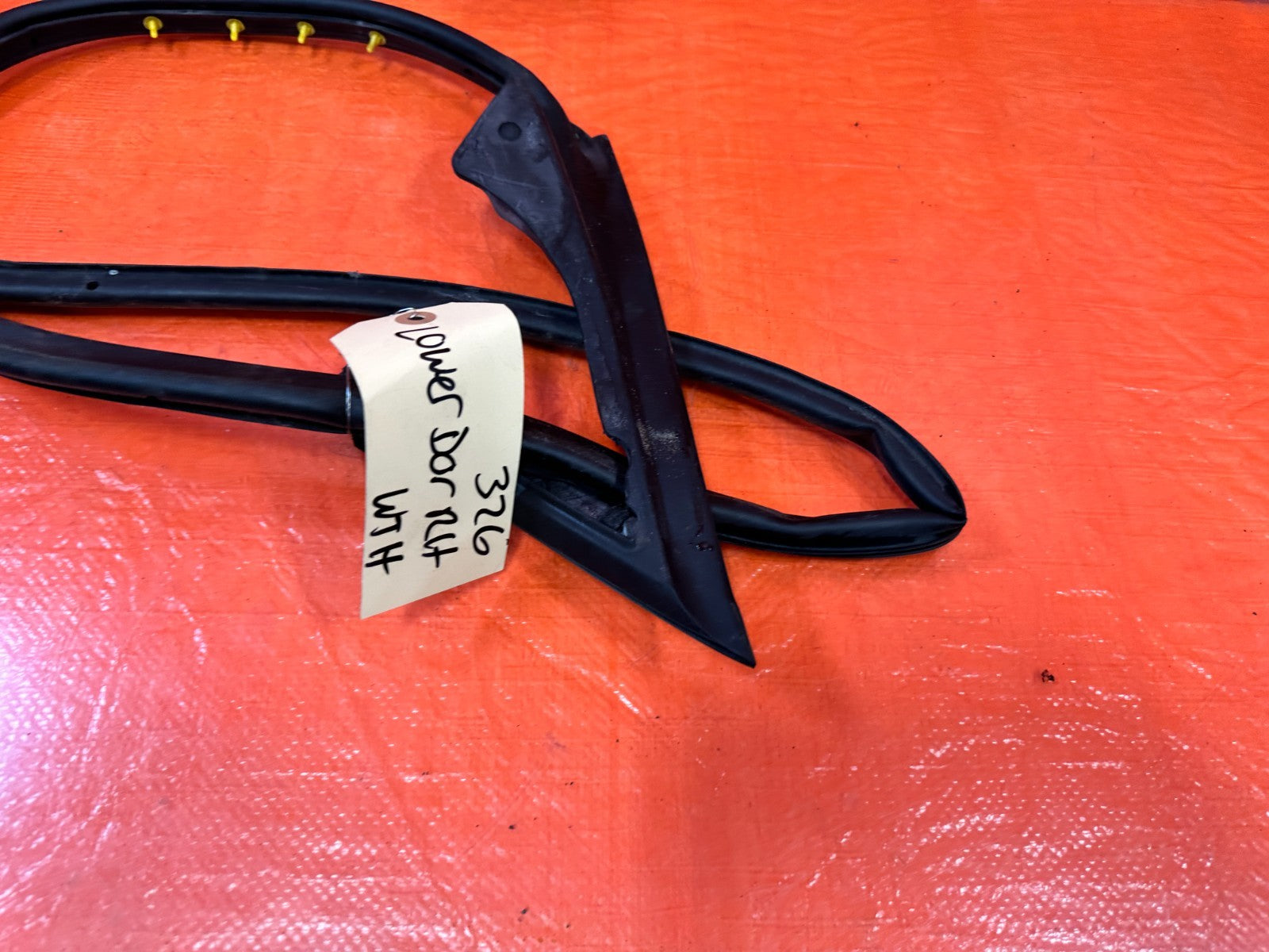 10 16 HYUNDAI GENESIS COUPE RIGHT LOWER DOOR WEATHER STRIP RUBBER SEAL 3261