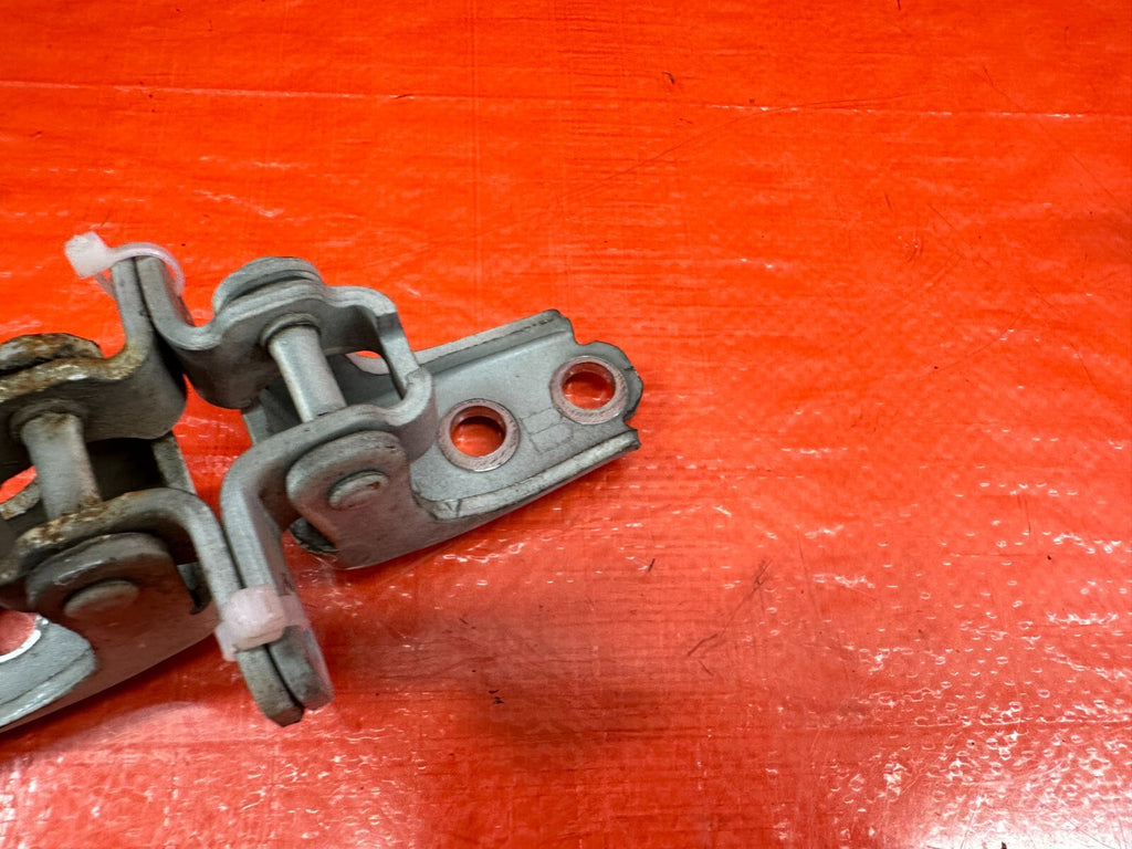 02 06 ACURA RSX   PASSENGER RIGHT FRONT DOOR HINGE SET UPPER LOWER   OEM #2126