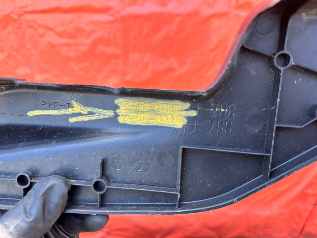 02 10 LEXUS SC430   ENGINE ROOM DRIVER SIDE COVER   53796 24010   OEM #28812
