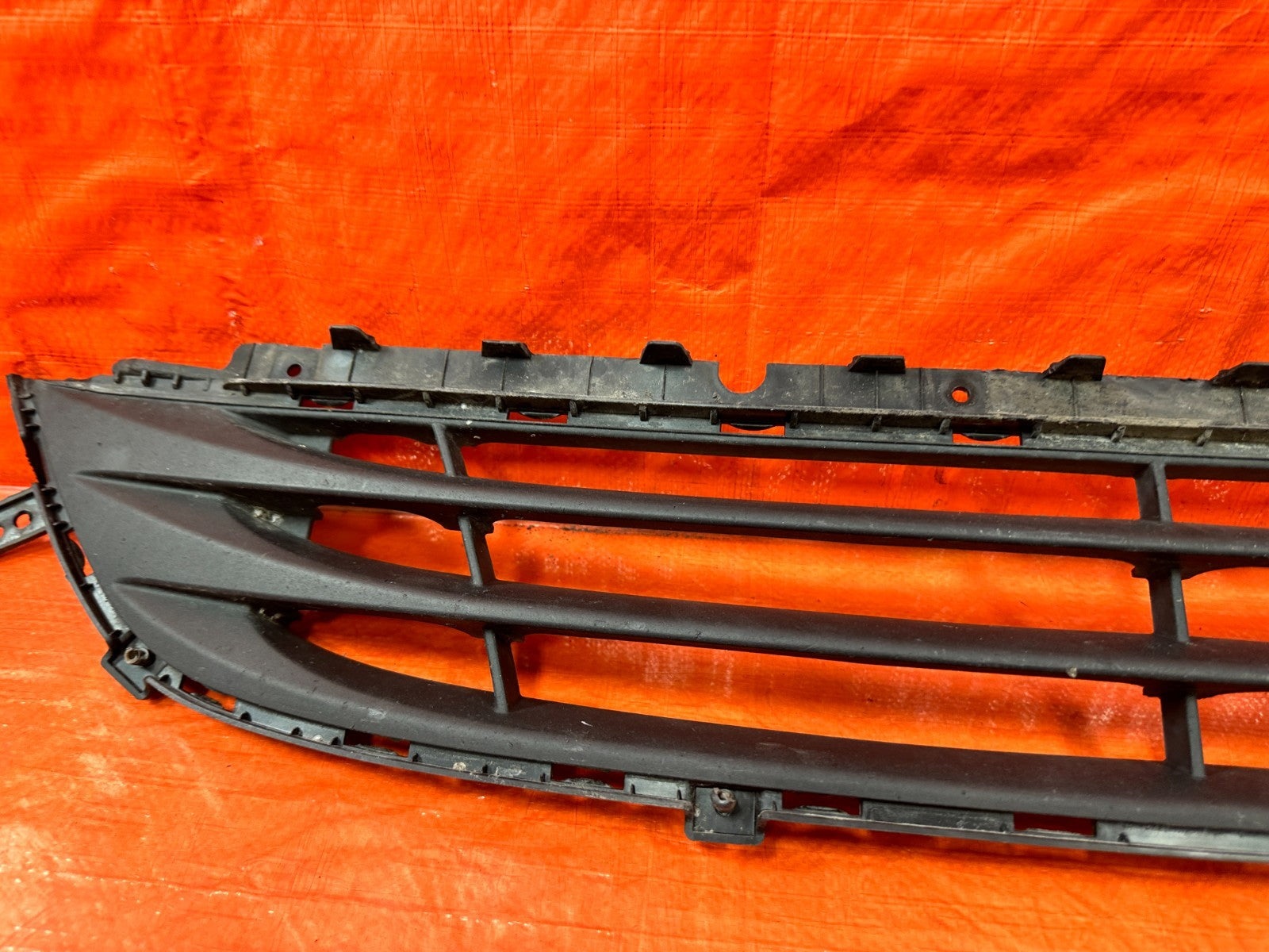 13 16 HYUNDAI GENESIS COUPE   LOWER FRONT BUMPER GRILLE INSERT TRIM PLASTIC OEM5