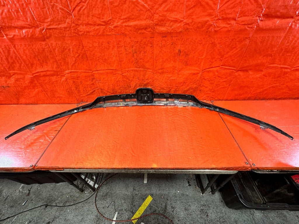 18 22 HONDA ACCORD 1.5L   FRONT BUMPER GRILLE ASSEMBLY   LOOK THERES DAMAGE OK!21