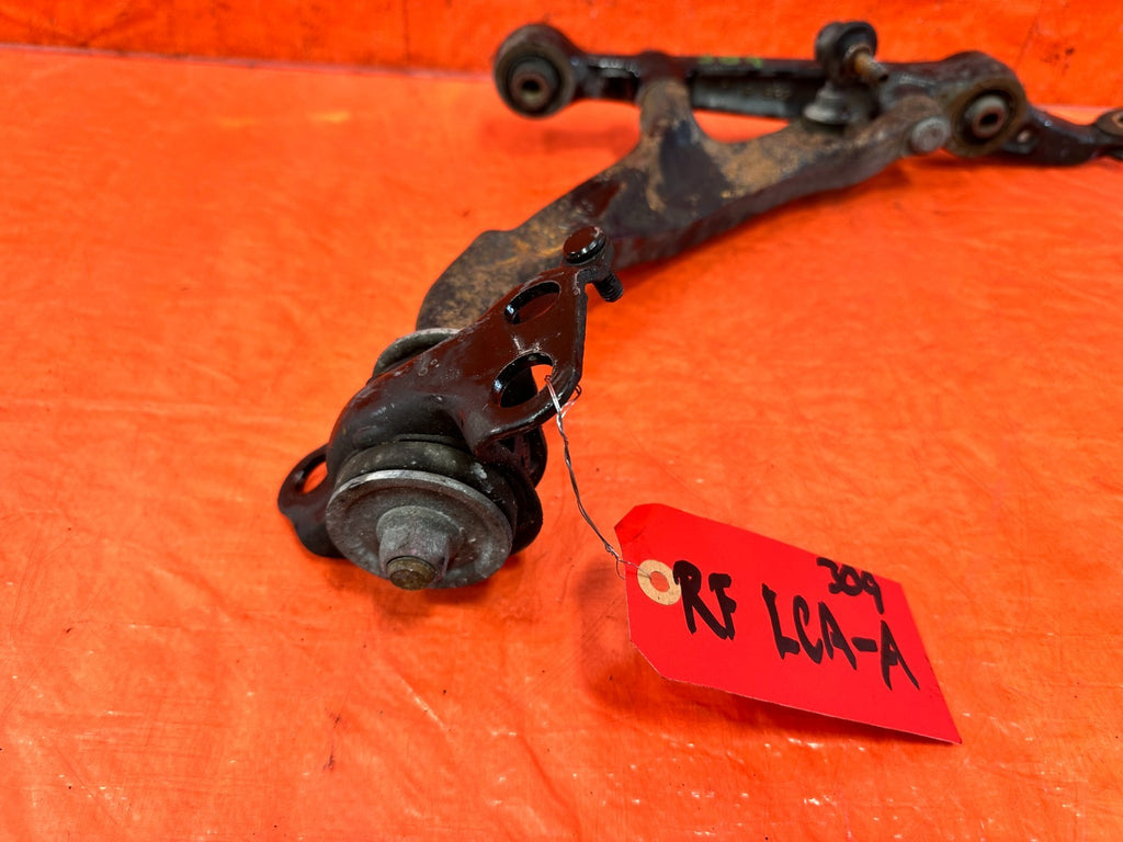 94 01 ACURA INTEGRA DRIVER LEFT FRONT SPINDLE KNUCKLE HUB & LOWER CONTROL ARM 0910