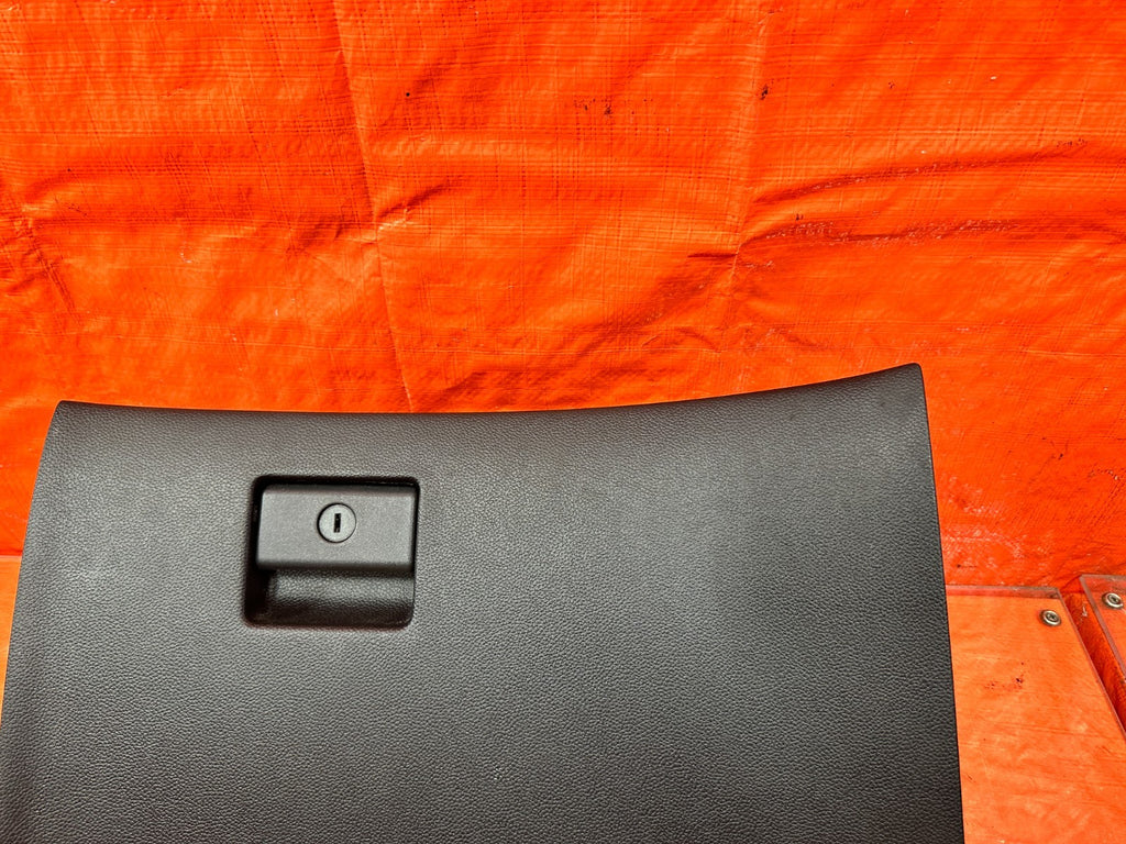 08 13 INFINITI G37 COUPE 2D   GLOVE BOX ASSEMBLY   BLACK COLOR   OEM 3206