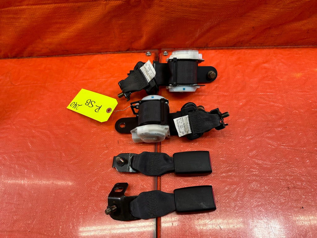 02 06 ACURA RSX TYPE S & BASE   REAR SEAT BELT SET LEFT RIGHT BLACK OEM #2405