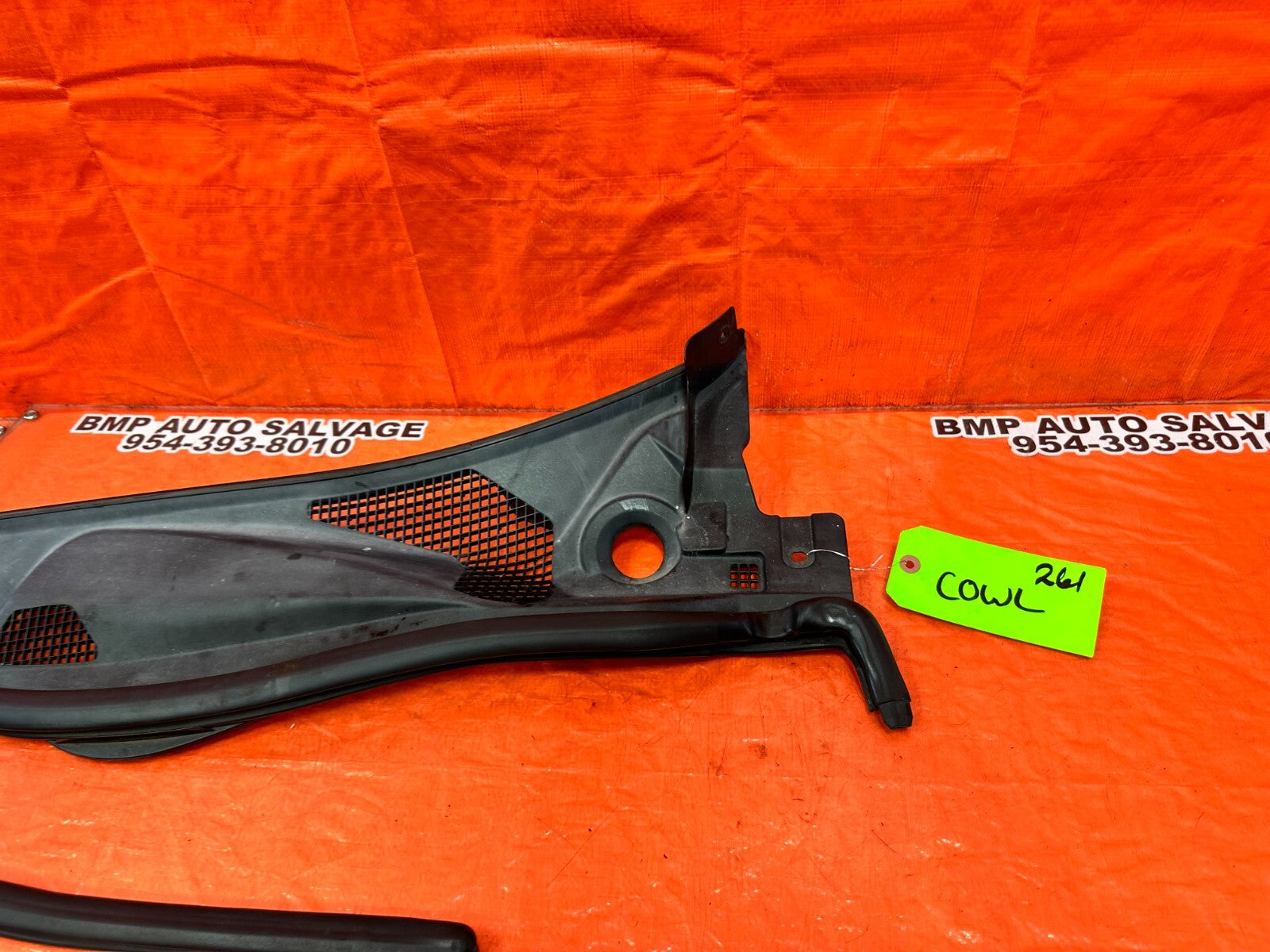 02 10 LEXUS SC430   WINDSHIELD WIPER COWL TRIM PLASTIC   OEM FACTORY #2615