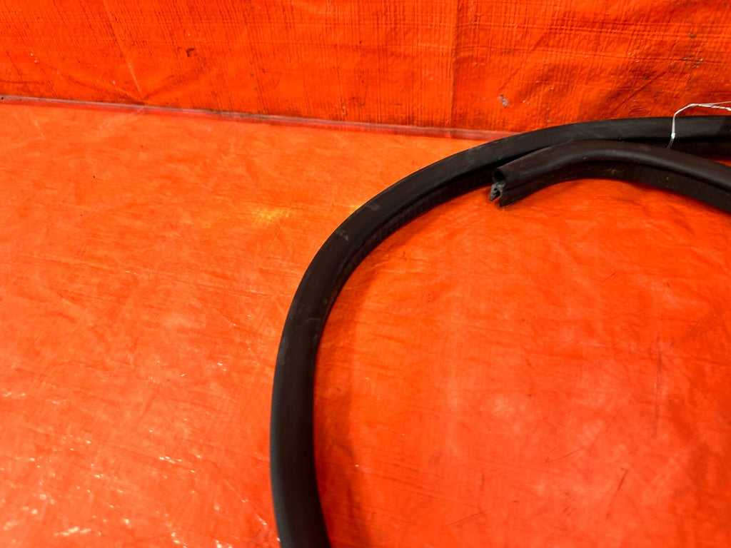 04 08 ACURA TSX   WINDSHIELD WIPER COWL WEATHER STRIP RUBBER GASKET OEM #2917