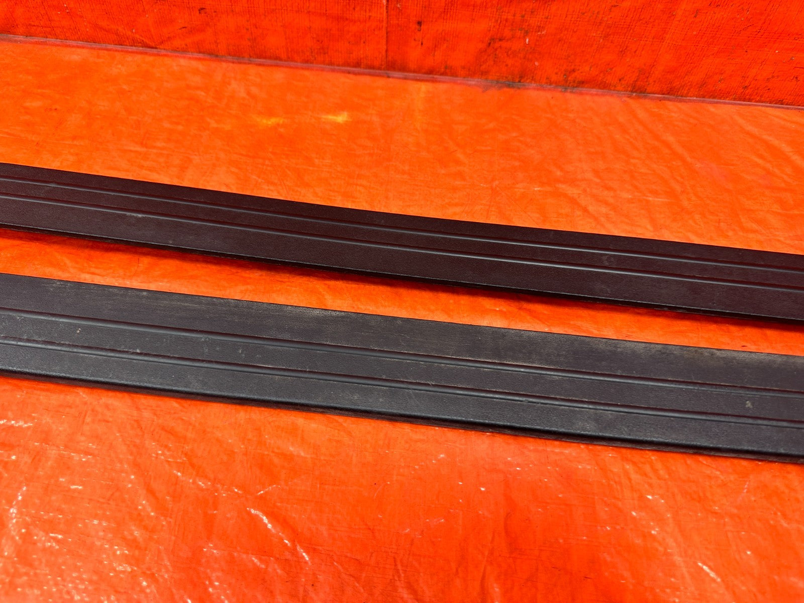 10 16 HYUNDAI GENESIS COUPE   LEFT AND RIGHT FLOOR PILLARS SCUFF PLATES OEM 29913