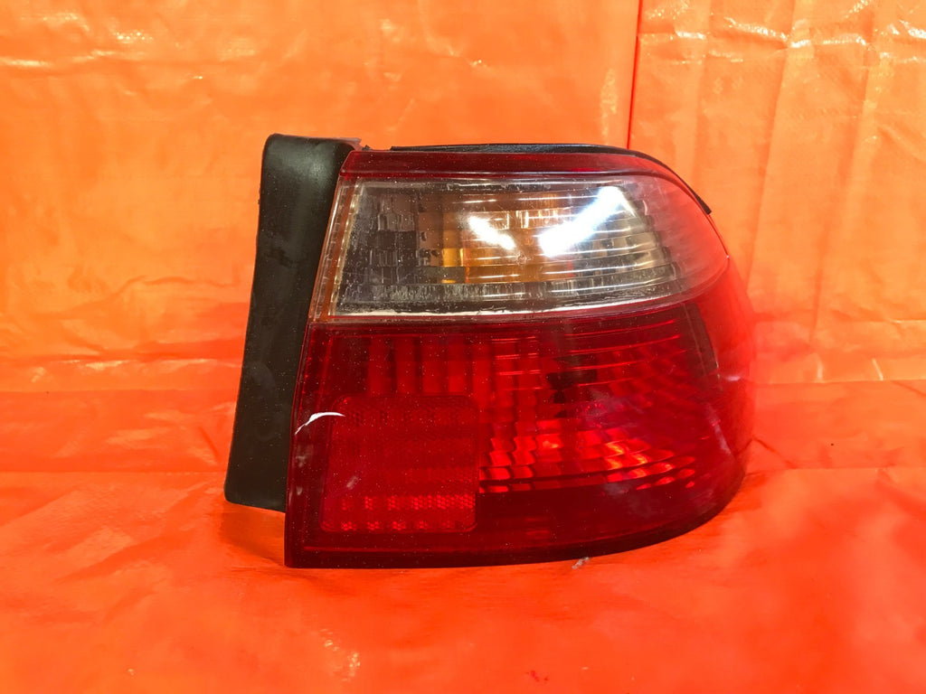 OEM 1998 98 HONDA ACCORD SEDAN PASSENGER RIGHT OUTER TAIL LIGHT LAMP R RH 4 DOOR0