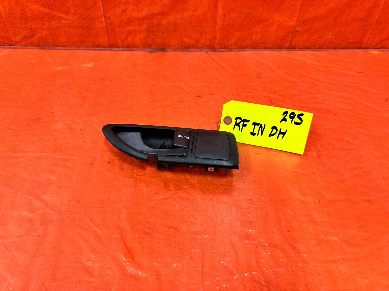 96 97 HONDA DEL SOL   ALL BLACK   PASSENGER RIGHT   INTERIOR DOOR HANDLE 2951