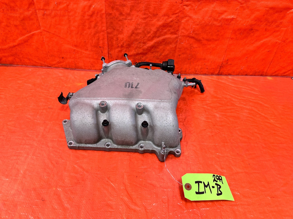 10 16 HYUNDAI GENESIS COUPE 3.8L AT   INTAKE MANIFOLD   TOP PORTION   OEM #2990