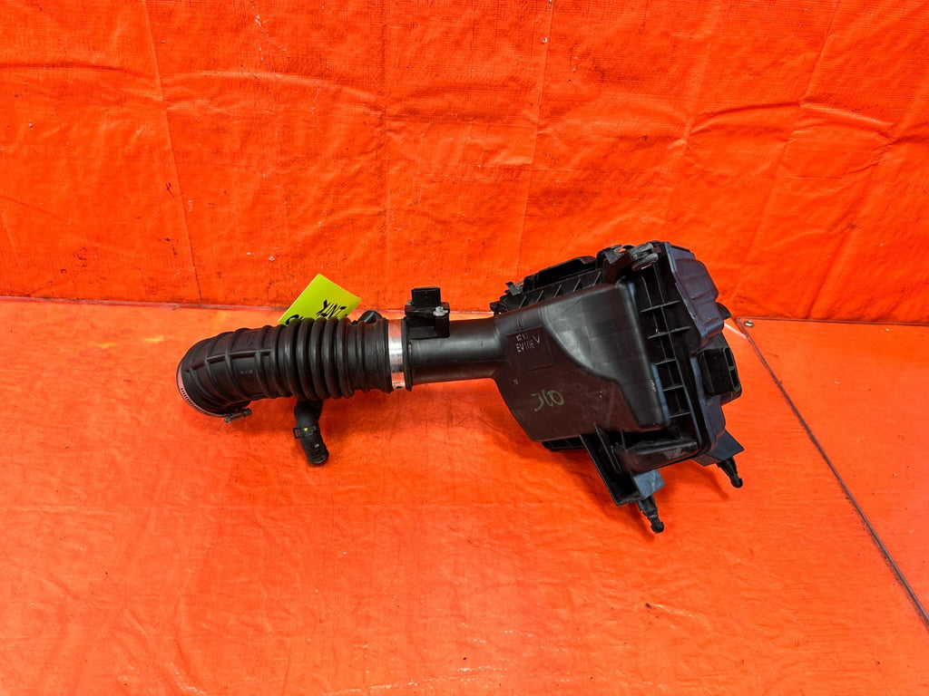 08 15 INFINITI G37 COUPE & CONVERTIBLE   RIGHT AIR FILTER HOUSING INTAKE BOX ARM1