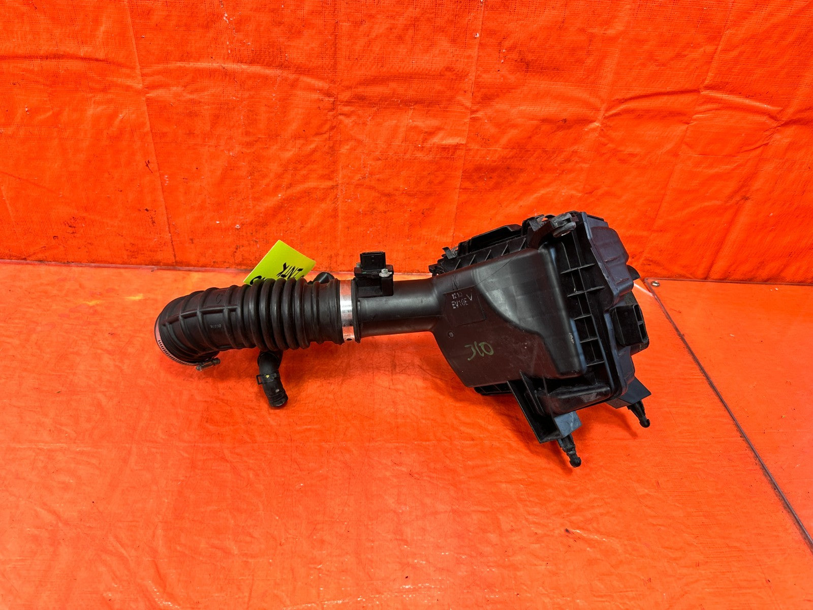 08 15 INFINITI G37 COUPE & CONVERTIBLE   RIGHT AIR FILTER HOUSING INTAKE BOX ARM1