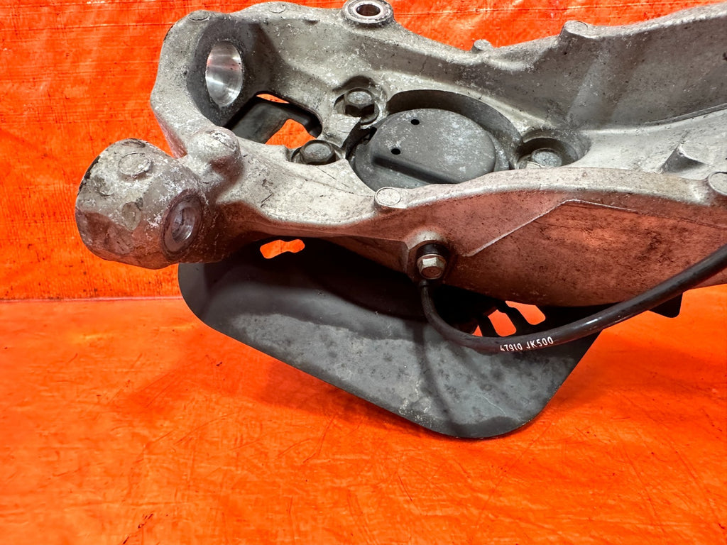 08 15 INFINITI G37 Q60   PASSENGER RIGHT FRONT SPINDLE KNUCKLE HUB   OEM #32811