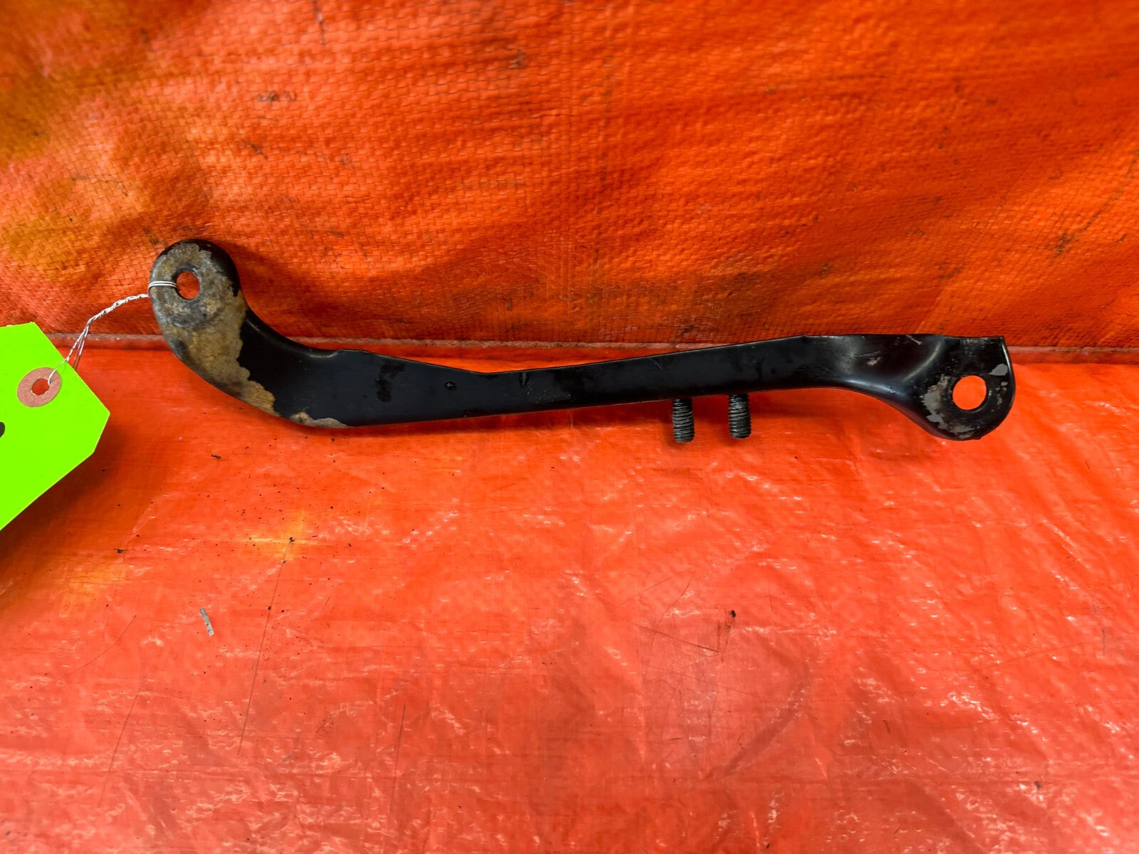 88 91 HONDA CRX DX   D15B2 EXHAUST MANIFOLD BRACKET   OEM FACTORY #2433