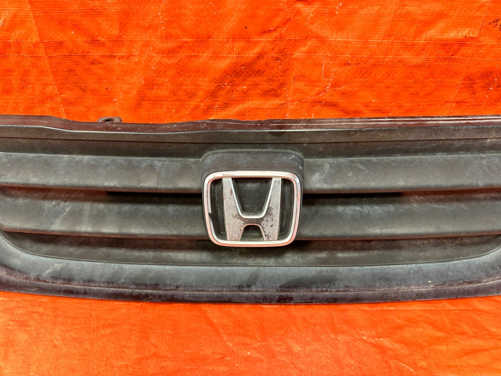 97 01 HONDA CR V CRV   FRONT BUMPER GRILLE ASSEMBLY    OEM FACTORY OE #3013