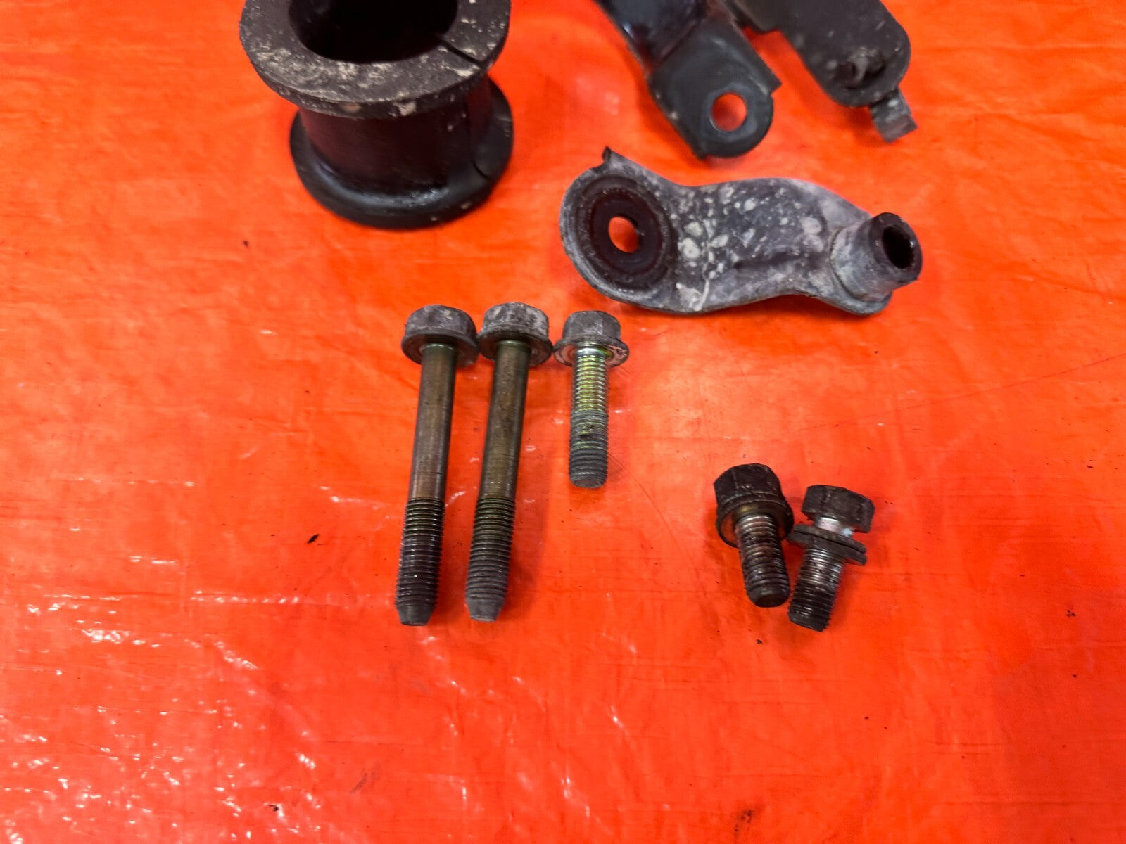 04 08 ACURA TSX   POWER STEERING RACK BRACKETS W/ BOLTS HARDWARE   OEM #2755