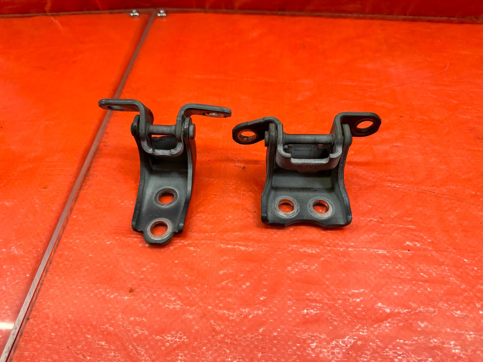 04 08 ACURA TSX   PASSENGER RIGHT FRONT DOOR HINGE SET UPPER LOWER   OEM #1968