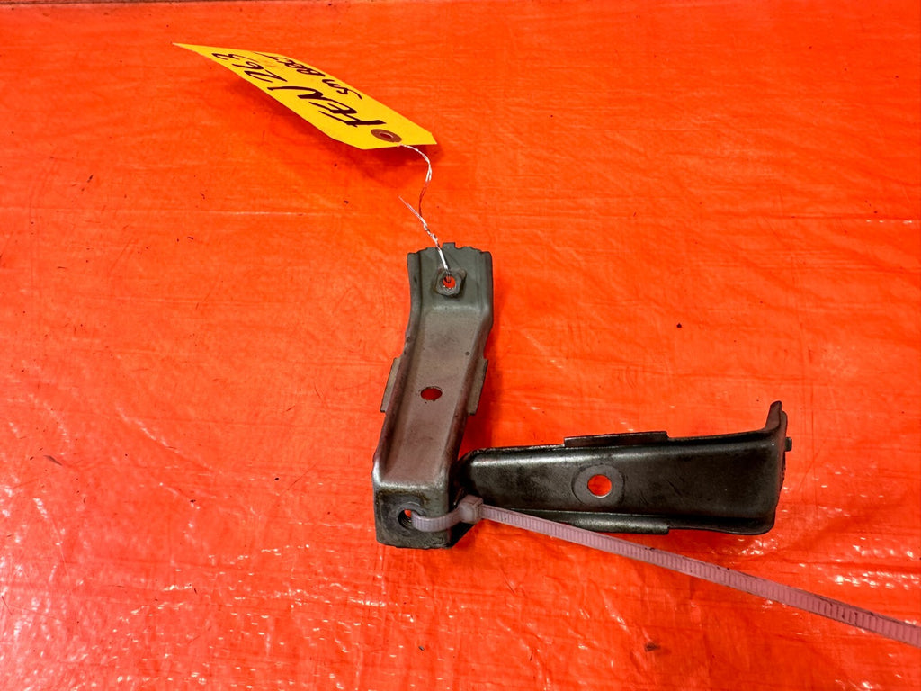 97 01 HONDA PRELUDE   LEFT AND RIGHT FENDER STAY RETAINER BRACKETS   OEM #2635
