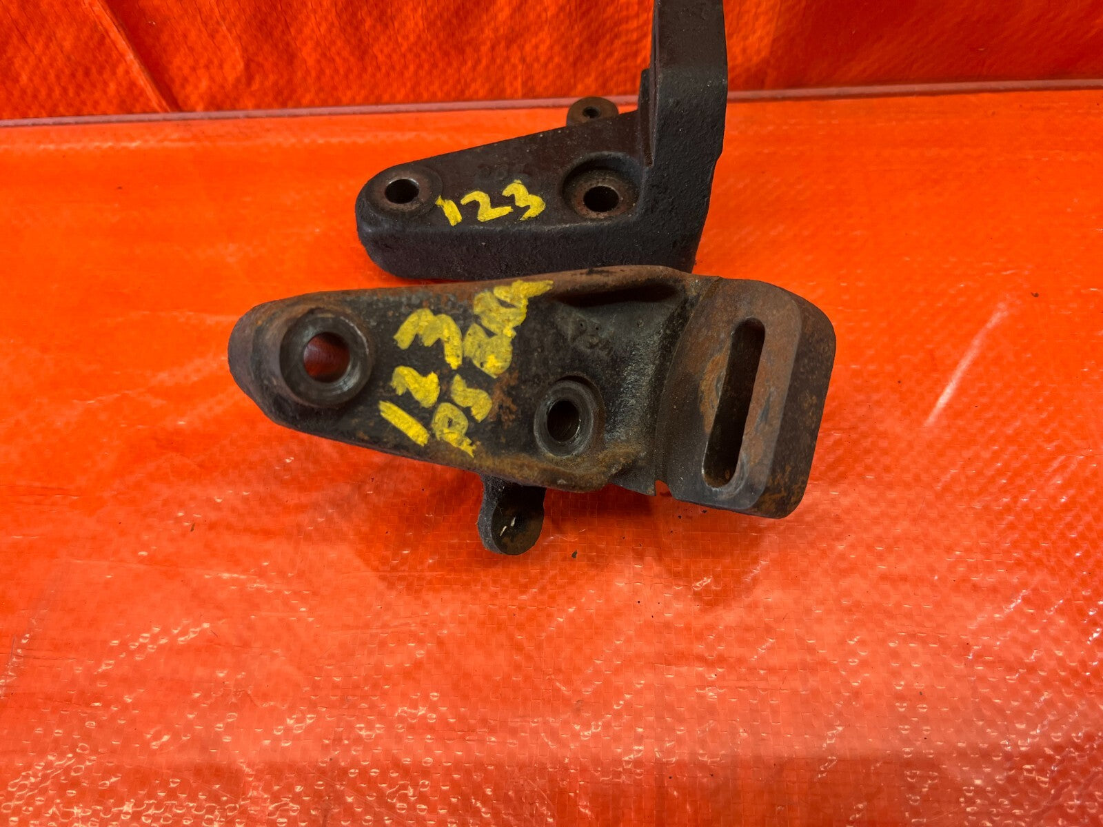 94 01 ACURA INTEGRA   ALTERNATOR MOUNTING BRACKET SET   TOP & BOTTOM   OEM #1233