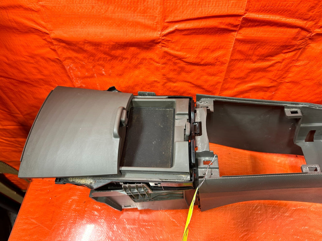 02 06 ACURA RSX   ARM REST CENTER CONSOLE ASSEMBLY   TAN IN COLOR   OEM #280 17