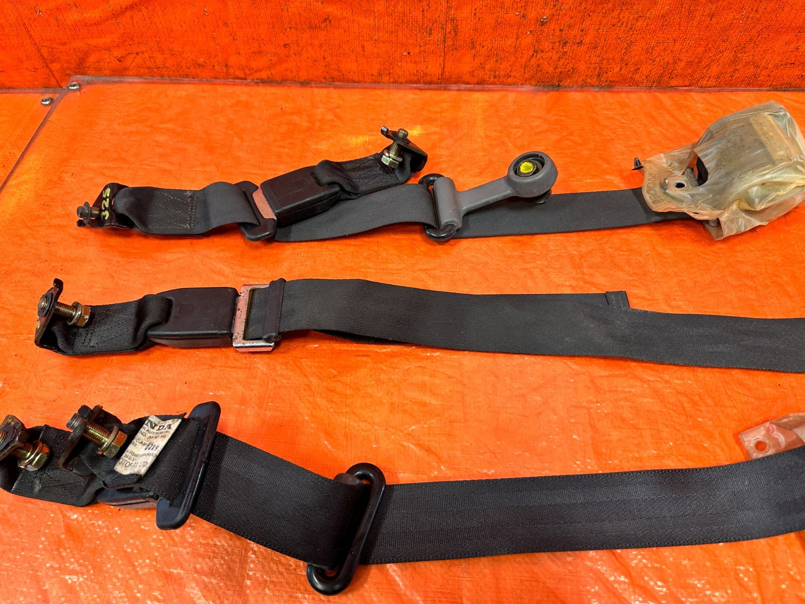 90 91 HONDA CIVIC HATCH   REAR SEAT BELT SET   LEFT & RIGHT SEAT BELTS OEM 32511