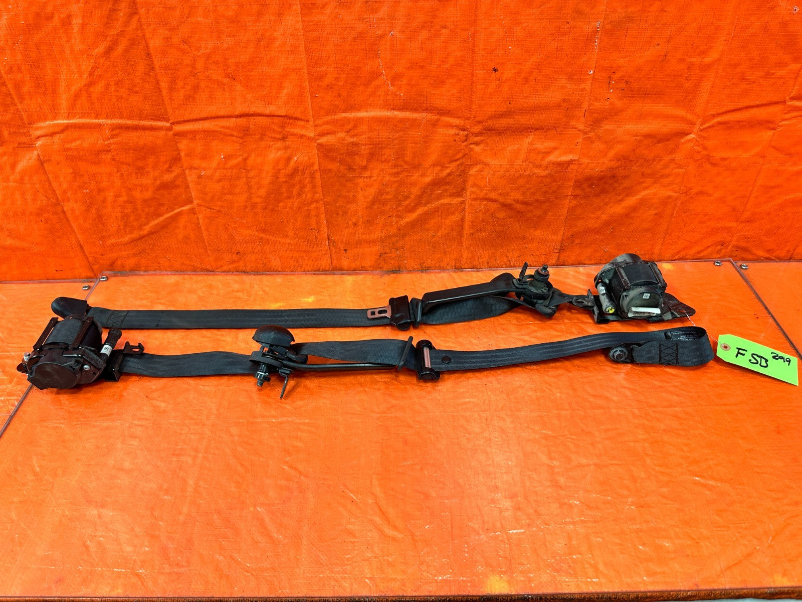 10 16 HYUNDAI GENESIS COUPE   LEFT & RIGHT FRONT SEAT BELTS   BLACK   OEM #2990