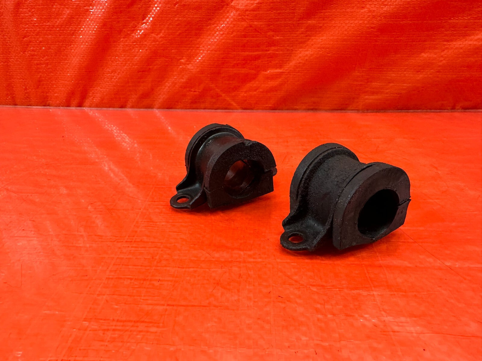 97 01 HONDA CR V CRV   FRONT SWAY BAR BRACKET SET W/ BUSHOMGS   OEM #CRV2