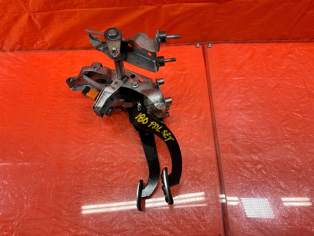 15 21 SUBARU WRX & STI   PEDAL SET   BRAKE & CLUTCH PEDALS   OEM 1809