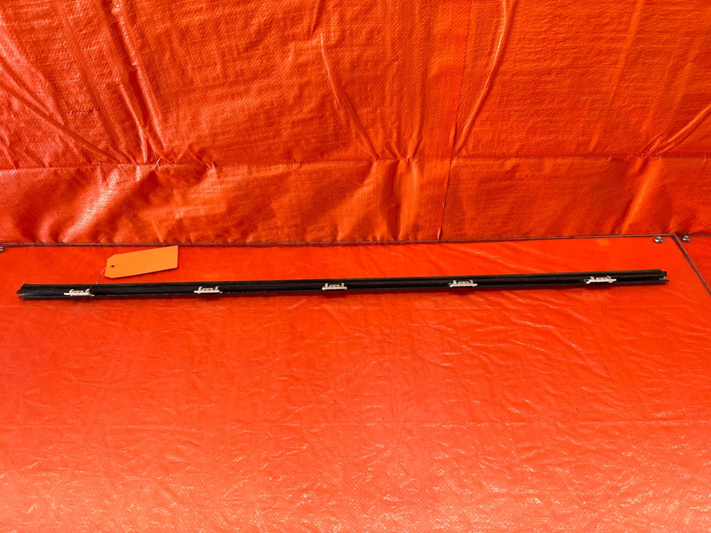 02 05 HONDA CIVIC SI EP3 HATCH   RIGHT FRONT EXTERIOR WINDOW GLASS TRIM OEM #2168