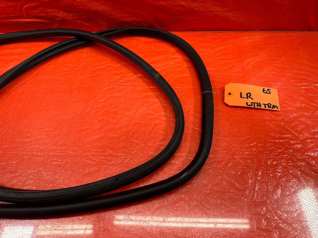 10 16 PORSCHE PANAMERA   DRIVER LEFT REAR DOOR WEATHER STRIP RUBBER   OEM #656