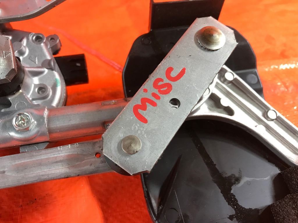 OEM 2017 17 INFINITI Q60 AWD 3.0L TT   WINDSHIELD WIPER LINKAGE W/ MOTOR 5