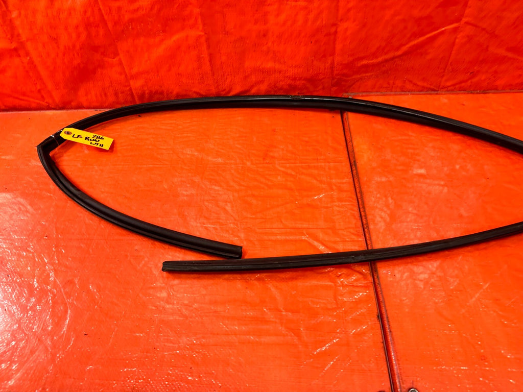 06 11 HONDA CIVIC 2D COUPE   DRIVER LEFT WINDOW GLASS RUN CHANNEL   OEM #2861