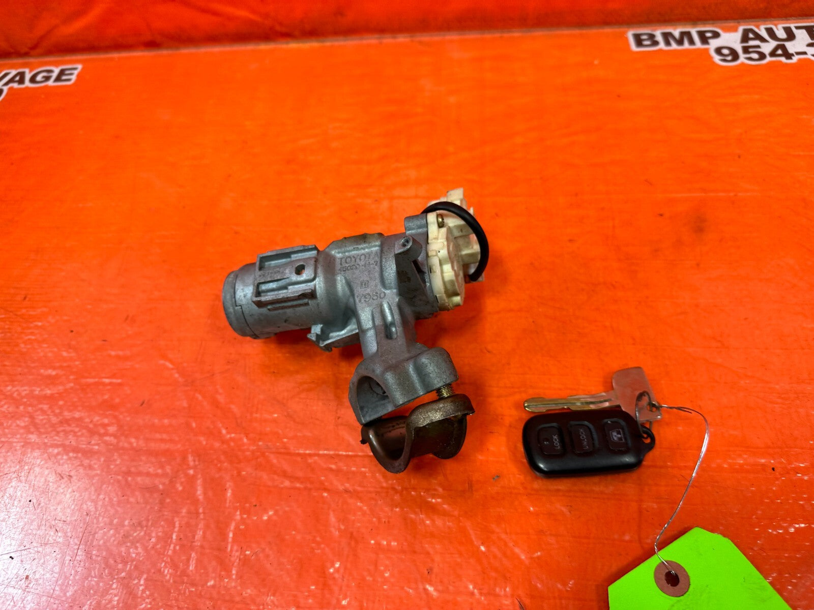 00 05 TOYOTA CELICA   MANUAL MODEL   IGNITION SWITCH W/ MATCHING KEY   OEM #2506