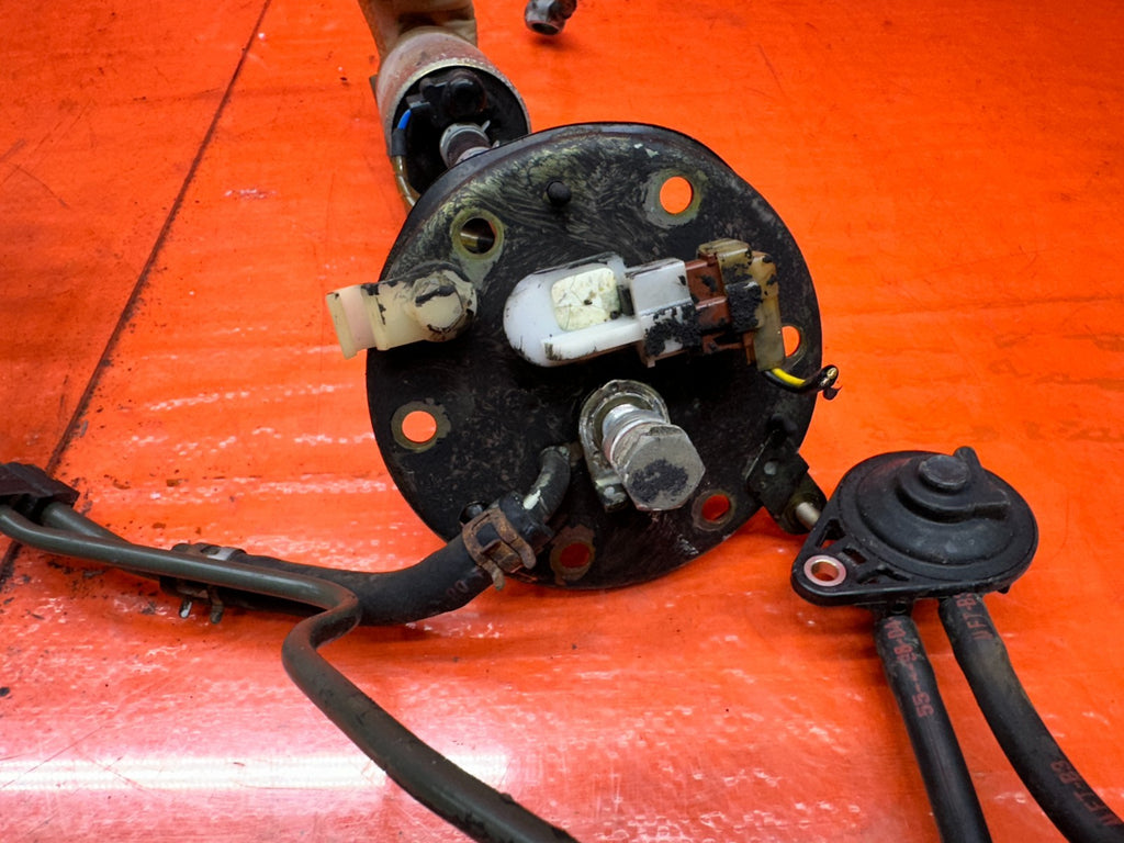 92 96 HONDA PRELUDE FUEL PUMP ASSEMBLY WITH LINES OEM #33211