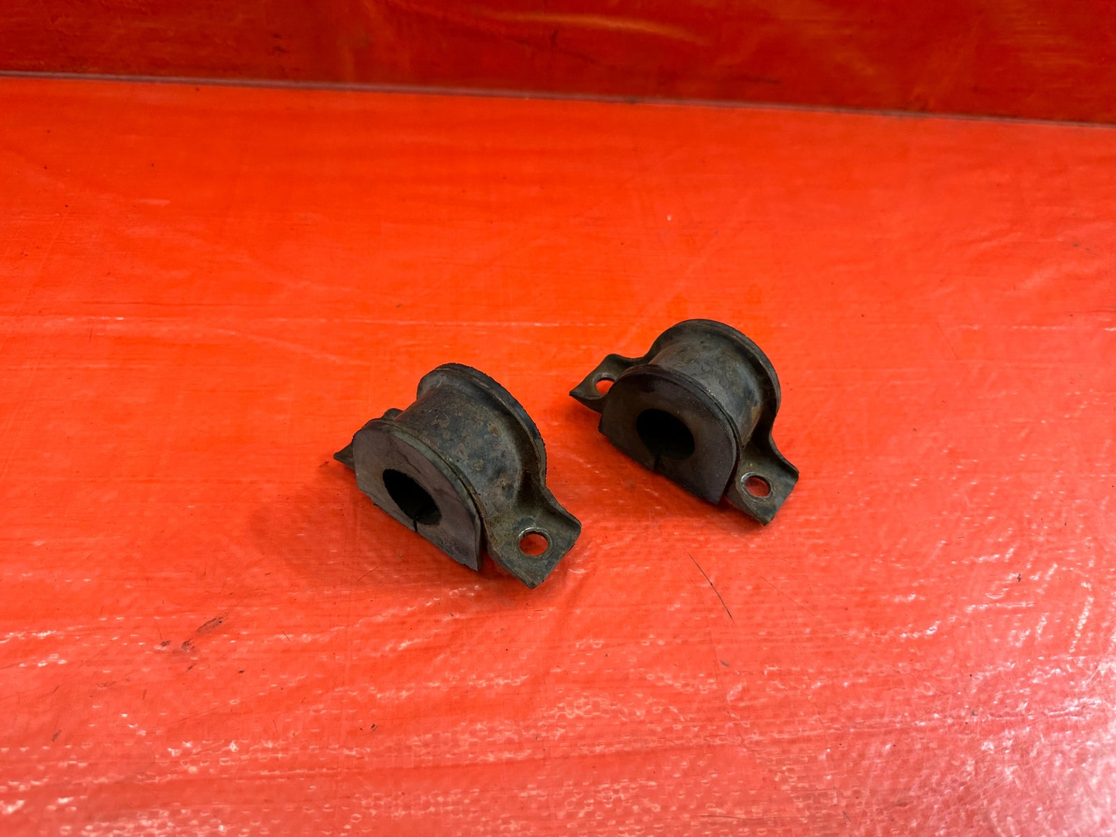 92 01 HONDA PRELUDE   LEFT & RIGHT   REAR SWAY BAR BRACKETS & BUSHINGS   OEM 2100