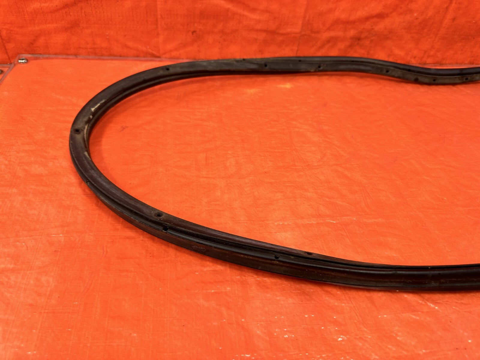 00 09 HONDA S2000 PASSENGER RIGHT DOOR WEATHER STRIP TRIM SEAL GASKET   OEM 29015