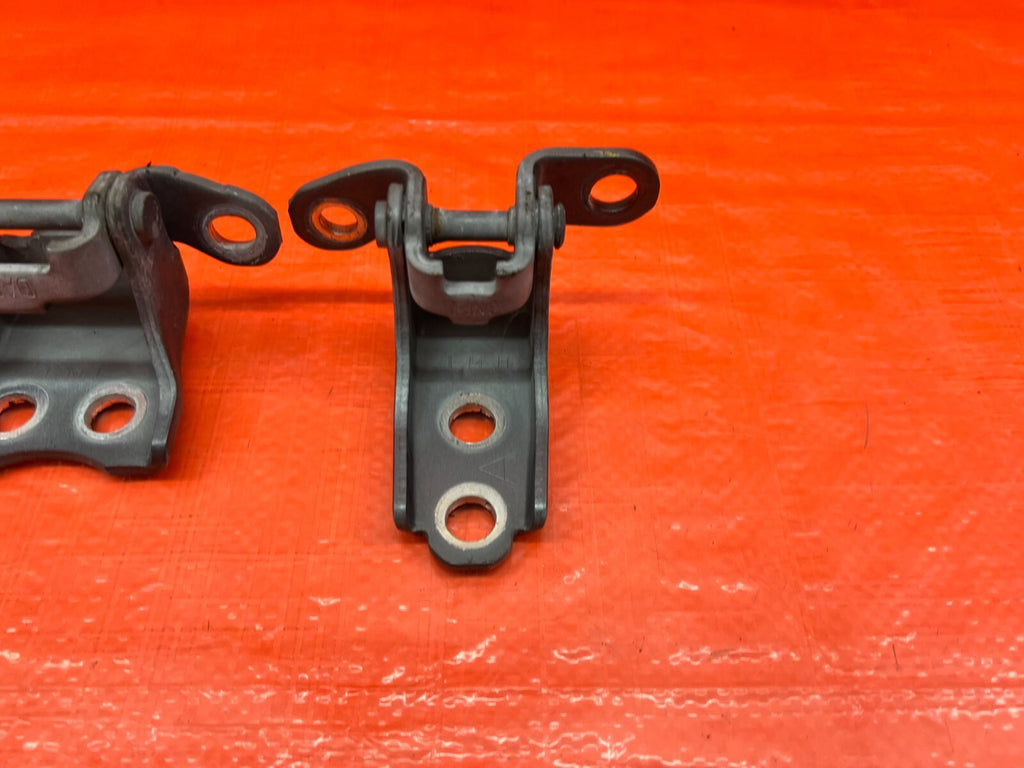 09 14 ACURA TSX   DRIVER LEFT FRONT DOOR HINGE SET UPPER LOWER   OEM #1675