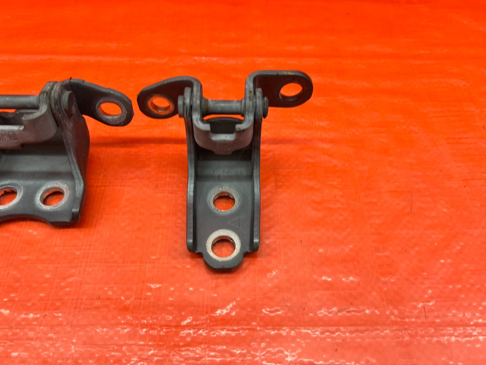 09 14 ACURA TSX   DRIVER LEFT FRONT DOOR HINGE SET UPPER LOWER   OEM #1675
