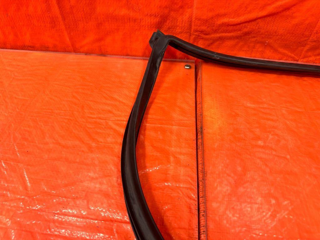 08 14 SUBARU IMPREZA WRX WAGON   DRIVER LEFT FRONT DOOR WEATHER STRIP GASKET 2838